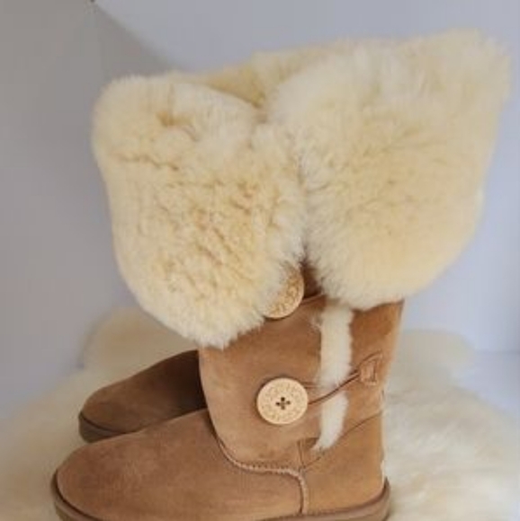 UGGS TRIPLE BUTTON BOOTS OFFERS ALWAYS WELCOME 🤗 Sz 8 - Picture 8 of 13